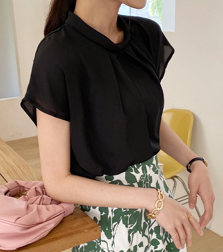 ロールアップネックフレンチスリーブブラウス・全3色・t72180 レディース 【bl】ブラウス トップス 単色 無地 シンプル ベーシック 半袖 フレンチスリーブ ハーフネック 春 夏 オフィスカジュアル 韓国ファッション ハイホリHIHOLLI