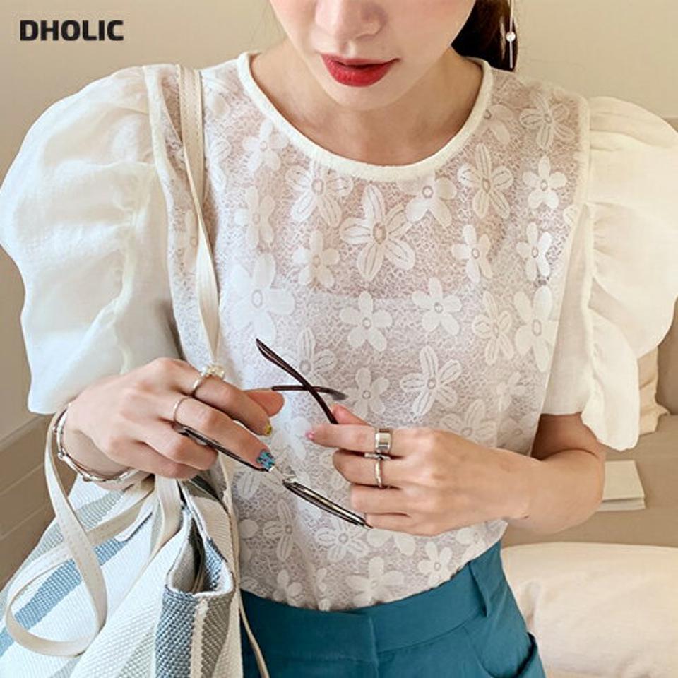 フローラルシースルーブラウス・全2色・b72186 レディース 【bl】ブラウス トップス 半袖 柄 模様 異素材 花柄 シースルー 透け感 レース シフォン パフ シャーリング 二の腕カバー クロップド丈 春 夏 フェミニン 韓国ファッション ハイホリHIHOLLI