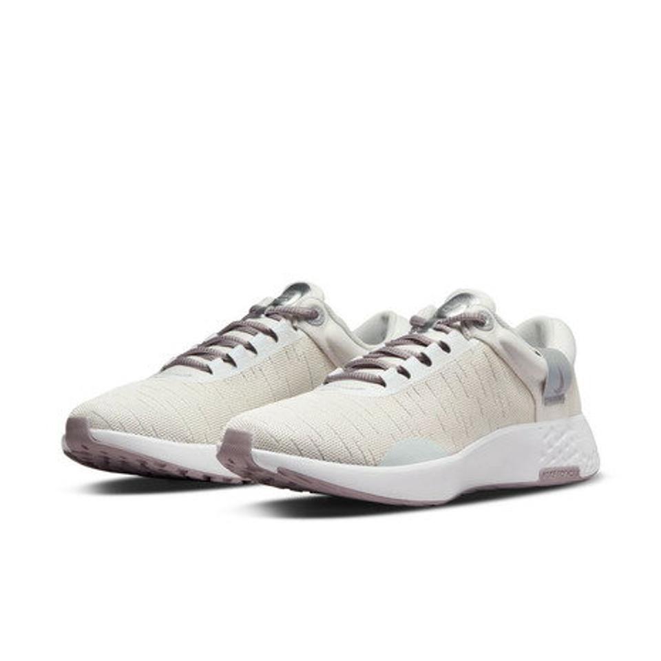 ナイキ（NIKE）（レディース）ランニングシューズ レディース 白 リニュー セレニティ ラン プレミアム フォトンダスト ホワイト DC9010-011 スニーカー