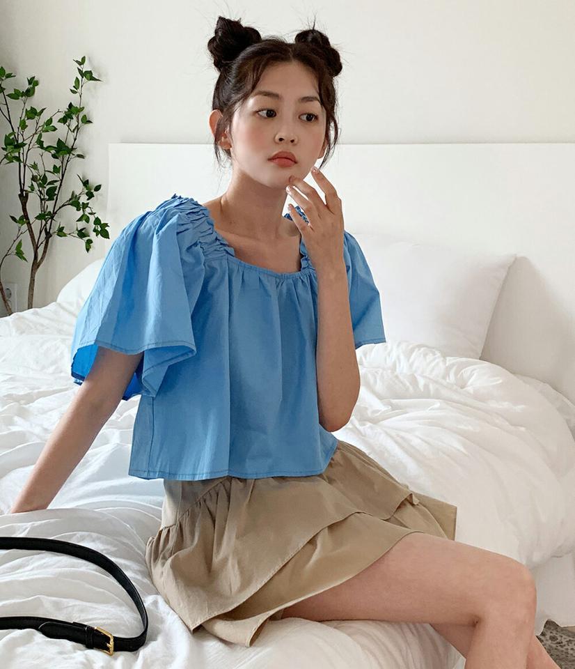 2WAYスクエアクロップドブラウス・全3色・b67227 レディース 【bl】トップス ブラウス 半袖 二の腕カバー スクエアネック クロップド丈 オフショルダー 肩出し パフスリーブ ゴム シャーリング 青 水色 単色 デコルテ 鎖骨 春 夏 韓国ファッション