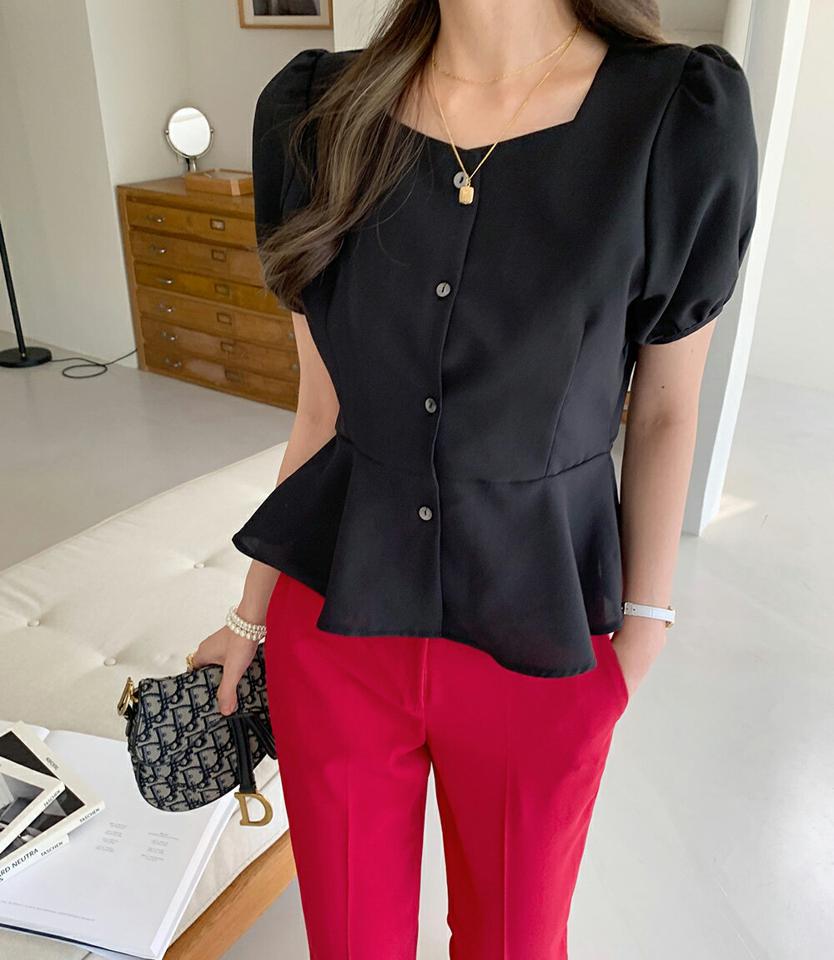 スクエアネックボタンブラウス・全4色・t00667 レディース 【bl】ブラウス トップス 半袖 配色 パステル スクエアネック デコルテ オフィスカジュアル パフ クロップド丈 春 夏 フェミニン 水色 お腹カバー 韓国ファッション ハイホリHIHOLLI