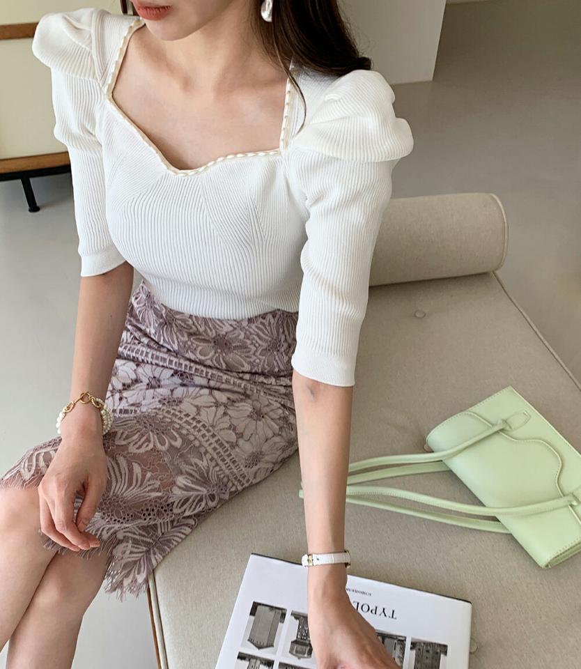 ハートネックフェイクパールニット・全2色・b00673 レディース 【tops】ニット 半袖 異素材 トップス ハートネック 鎖骨 デコルテ パール調 フェイクパール パフスリーブ パフ袖 クロップド丈 春 夏 フェミニン 韓国ファッション ハイホリHIHOLLI