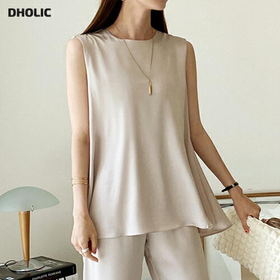 サテンノースリーブ・全2色・b00698 レディース 【tops】トップス ノースリーブ スリーブレス 単色 無地 シンプル ベーシック サテン 光沢 楽ちん 上品 ロング丈 フレア 高級感 春 夏 フェミニン 大人っぽ お腹カバー 韓国ファッション ハイホリHIHOLLI