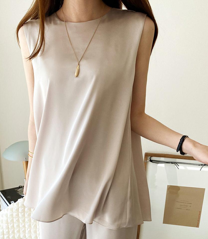 サテンノースリーブ・全2色・b00698 レディース 【tops】トップス ノースリーブ スリーブレス 単色 無地 シンプル ベーシック サテン 光沢 楽ちん 上品 ロング丈 フレア 高級感 春 夏 フェミニン 大人っぽ お腹カバー 韓国ファッション ハイホリHIHOLLI