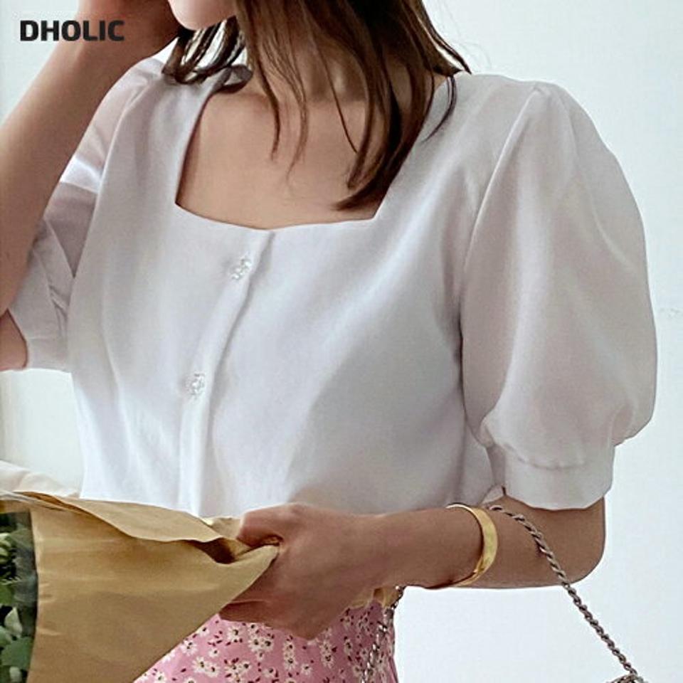 スクエアクリアボタンパフブラウス・全4色・t67677 レディース 【bl】トップス ブラウス 半袖 ハーフスリーブ スクエアネック デコルテ 鎖骨 単色 無地 ガーリー フェミニン かわいい 可愛い パフスリーブ 春 夏 韓国ファッション