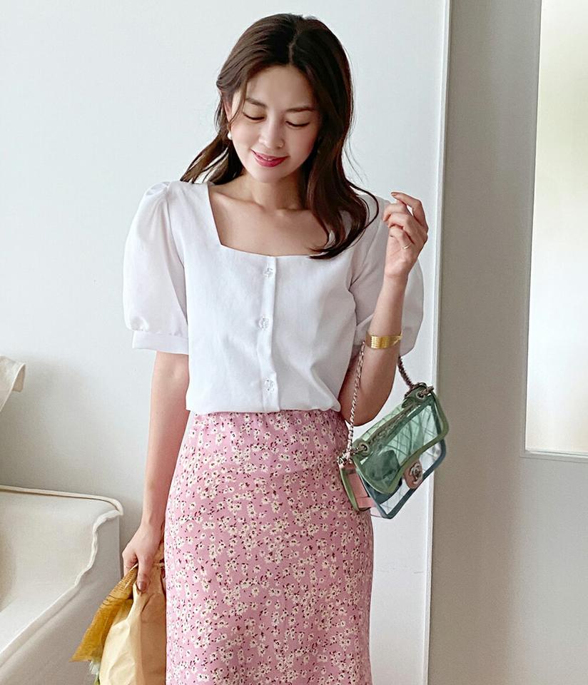 スクエアクリアボタンパフブラウス・全4色・t67677 レディース 【bl】トップス ブラウス 半袖 ハーフスリーブ スクエアネック デコルテ 鎖骨 単色 無地 ガーリー フェミニン かわいい 可愛い パフスリーブ 春 夏 韓国ファッション