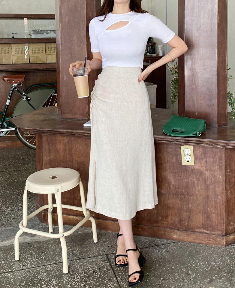 フロントスリットタイトTシャツ・全4色・t67675 レディース 【tops】トップス Tシャツ 半袖 タイト スリット 胸元 セクシー カジュアル ラウンドネック クロップド丈 Y2K 韓スト 春 夏 韓国ファッション