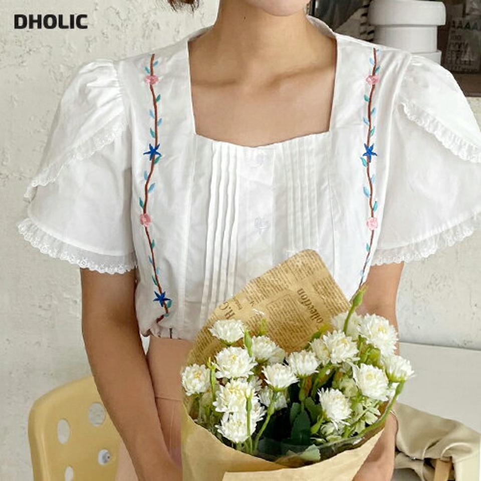 花柄刺繍タックブラウス・全2色・b67678 レディース 【bl】トップス ブラウス 半袖 二の腕カバー 花柄 フラワー 刺繍 かわいい 可愛い タック ガーリー スクエアネック 春 夏 韓国ファッション