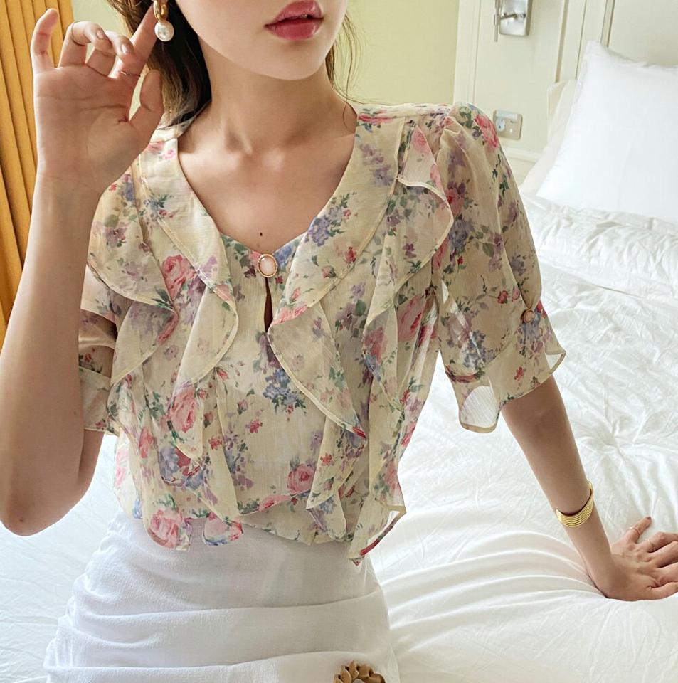 【マラソン特価】花柄シフォンフリルブラウス・全4色・t67710 レディース 【bl】トップス ブラウス 半袖 ハーフスリーブ フリル シフォン 透け感 シアー シースルー 花柄 レトロ 上品 きれいめ 大人 パフスリーブ ラウンドネック パールボタン 夏 韓国ファッション