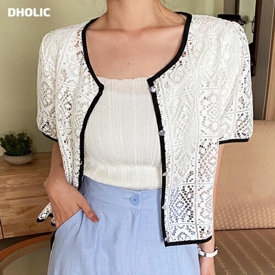 コントラストラインレースパフブラウス・全2色・b67689 レディース 【bl】トップス ブラウス 半袖 総レース 透け感 シアー レース コントラスト 配色 パフスリーブ 袖コン 上品 大人 きれいめ ラウンドネック パイピング 春 夏 韓国ファッション