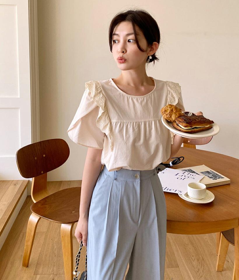 【10%OFF】チューリップスリーブレースブラウス・全3色・t01123 レディース 【bl】トップス ブラウス 半袖 チューリップスリーブ 袖コン レース フリル ガーリー 大人 フェミニン かわいい 可愛い シンプル ギャザー スリット 春 夏 韓国ファッション blsセール