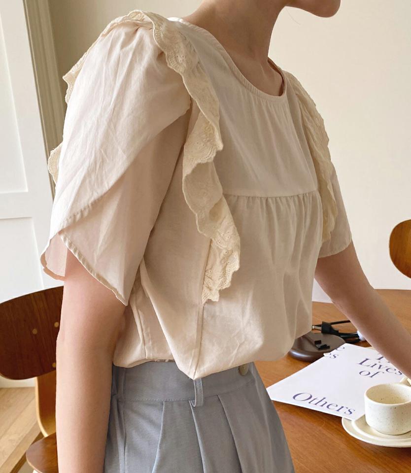 【10%OFF】チューリップスリーブレースブラウス・全3色・t01123 レディース 【bl】トップス ブラウス 半袖 チューリップスリーブ 袖コン レース フリル ガーリー 大人 フェミニン かわいい 可愛い シンプル ギャザー スリット 春 夏 韓国ファッション blsセール