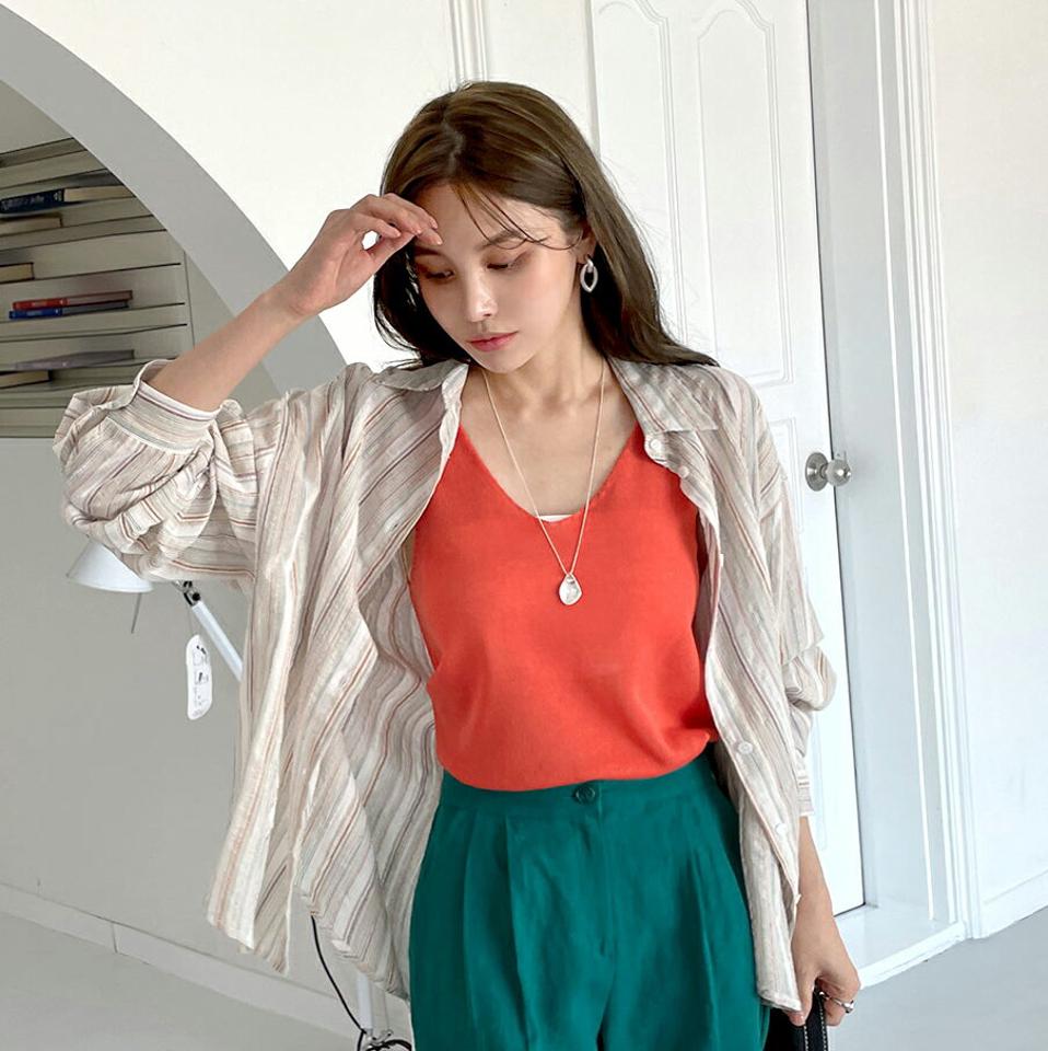 Vネックニットノースリーブ・全6色・b72253 レディース 【tops】トップス ニット ノースリーブ スリーブレス 単色 無地 シンプル ベーシック Vネック 鎖骨 デコルテ 春 夏 カジュアル 大人っぽ カラーアイテム 韓国ファッション ハイホリHIHOLLI