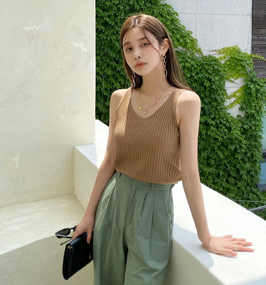 リブニットノースリーブ・全4色・t72470 レディース 【tops】トップス 単色 ニット リブ ノースリーブ スリーブレス ベーシック シンプル Vネック 鎖骨 デコルテ 春 夏 カジュアル 大人っぽ かわいい 可愛い 韓国ファッション ハイホリHIHOLLI