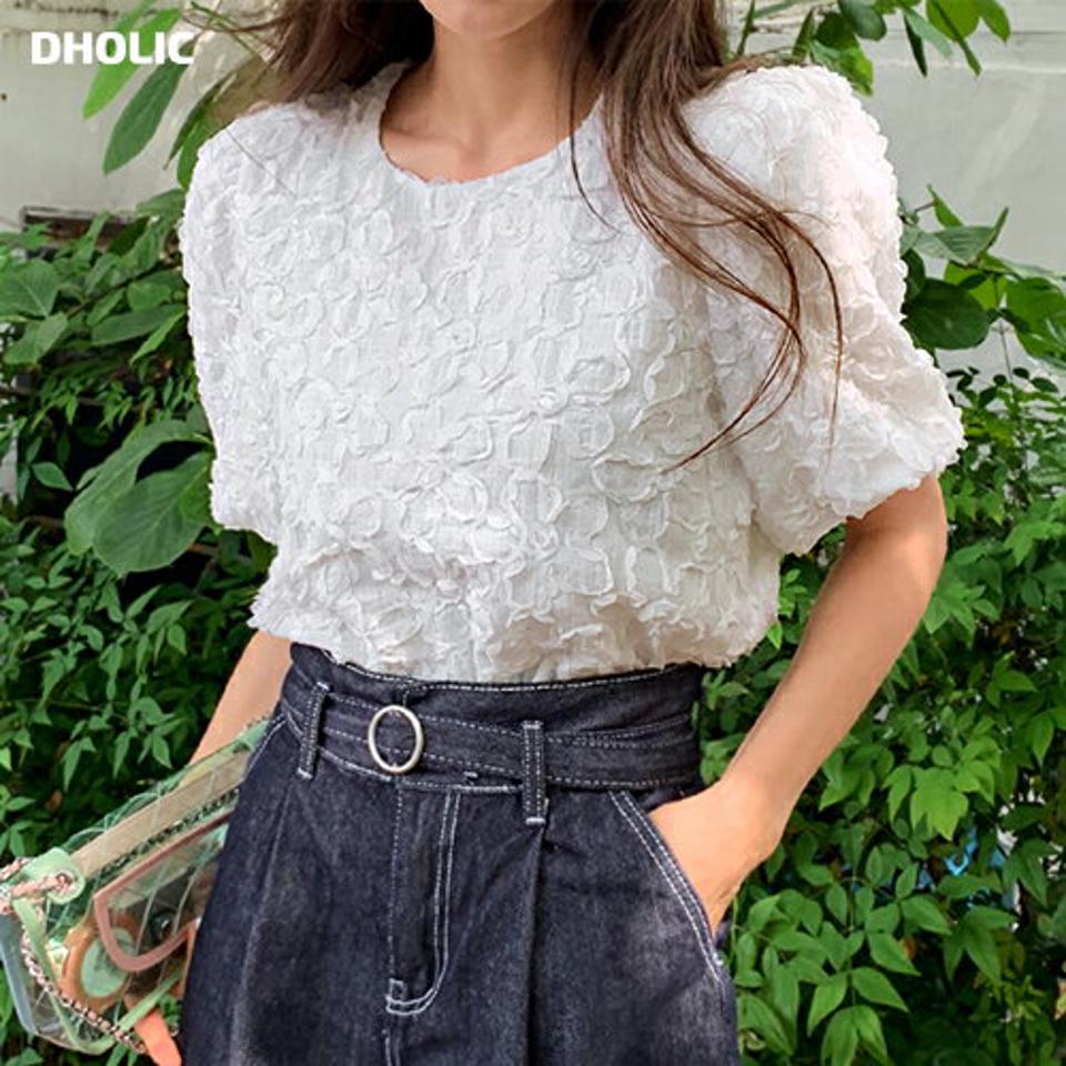 フローラルパフブラウス・全2色・e67800 レディース 【bl】トップス ブラウス 半袖 エンボス パフスリーブ テクスチャ 花柄 フェミニン きれいめ かわいい 可愛い ラウンドネック チェック柄 ポップコーン 春 夏 韓国ファッション