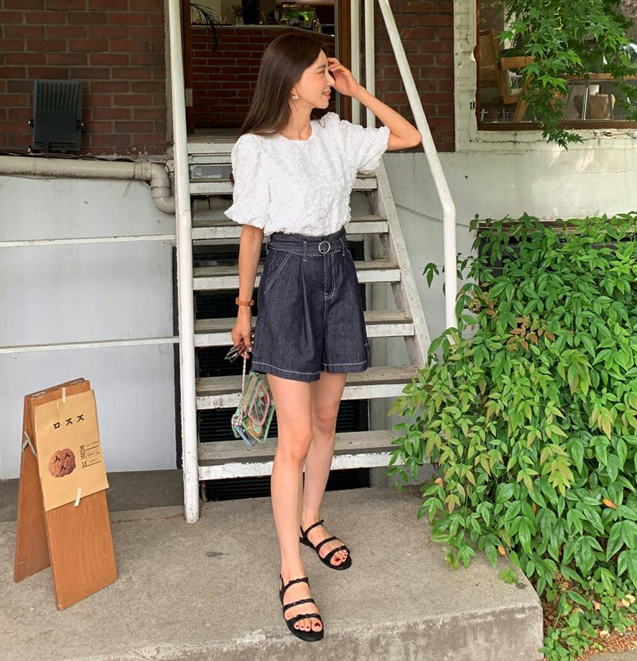 フローラルパフブラウス・全2色・e67800 レディース 【bl】トップス ブラウス 半袖 エンボス パフスリーブ テクスチャ 花柄 フェミニン きれいめ かわいい 可愛い ラウンドネック チェック柄 ポップコーン 春 夏 韓国ファッション