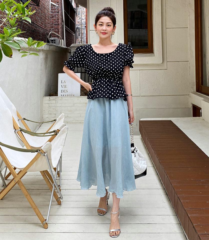 ドットパフブラウス・全3色・t67761 レディース 【bl】トップス ブラウス 半袖 パフスリーブ ドット柄 お腹カバー ガーリー かわいい 可愛い クロップド丈 ウエストゴム ペプラム ラウンドネック デコルテ 鎖骨 春 夏 韓国ファッション