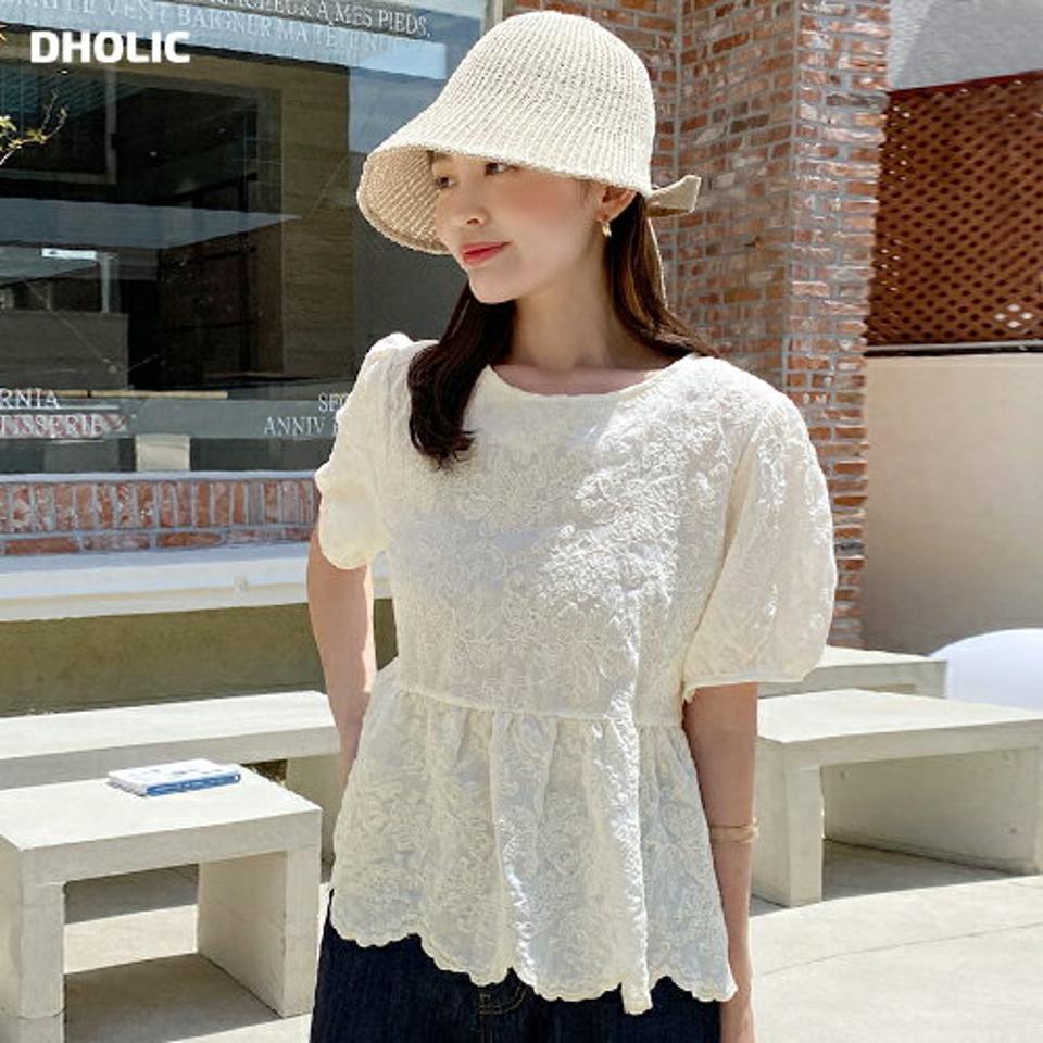 花柄刺繍ペプラムブラウス・全2色・b67766 レディース 【bl】トップス ブラウス ペプラム 花柄 刺繍 ガーリー フェミニン かわいい きれいめ 半袖 パフスリーブ 二の腕カバー お腹カバー ラウンドネック スカラップ スリット 春 夏 韓国ファッション