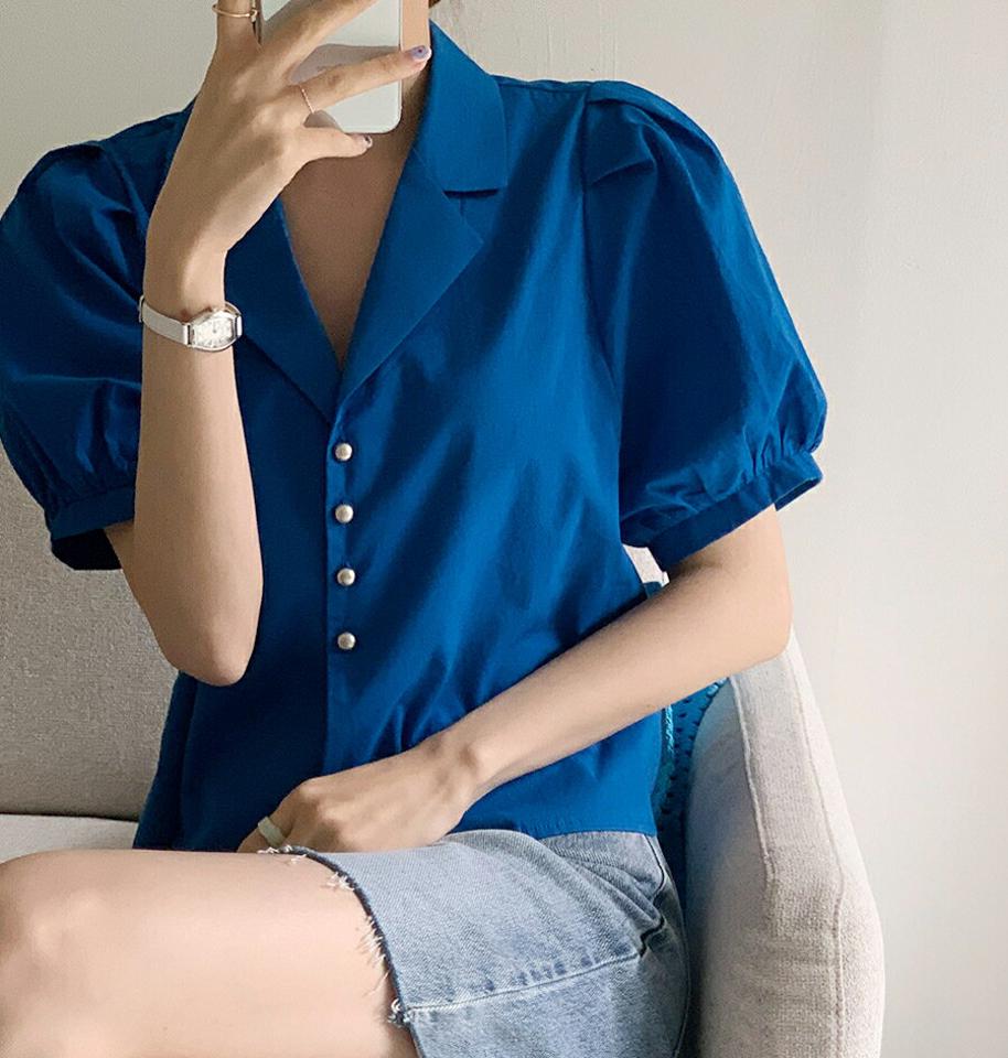 オープンカラーボタンブラウス・全4色・t00706 レディース 【bl】ブラウス トップス 半袖 単色 ボタン パフスリーブ パフ袖 二の腕カバー 襟 ボタン Vネック 鎖骨 デコルテ クロップド丈 春 夏 綿 フェミニン 韓国ファッション ハイホリHIHOLLI