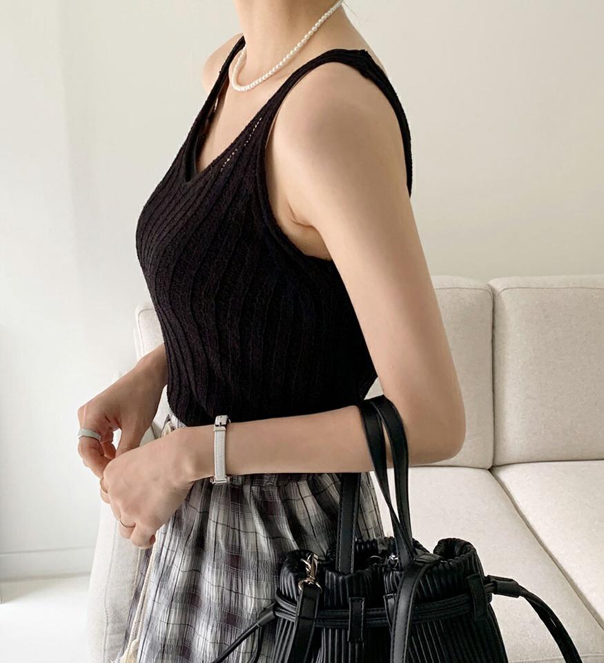 【10%OFF】Vネックブークレニットノースリーブ・全5色・b00720 レディース 【tops】トップス ニット ノースリーブ スリーブレス 単色 パステル Vネック 鎖骨 デコルテ 前後着用 ベーシック シンプル 春 夏 カジュアル 韓国ファッション ハイホリHIHOLLI セール SALE