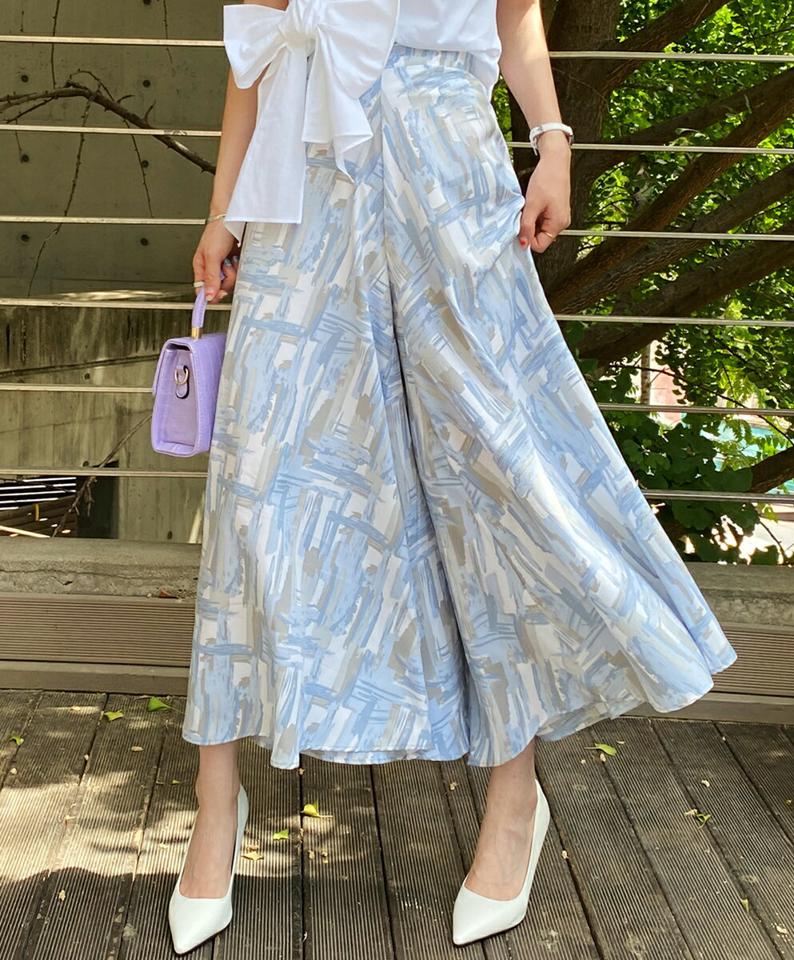 パターンフレアパンツ・全2色・b00727 レディース 【pt】パンツ ロング丈 フレア パステル 柄 模様 楽ちん 体型カバー ゆったり オフィスカジュアル ハイウエスト ワイド 春 夏 フェミニン 大人 アンティーク柄 水色 韓国ファッション ハイホリHIHOLLI