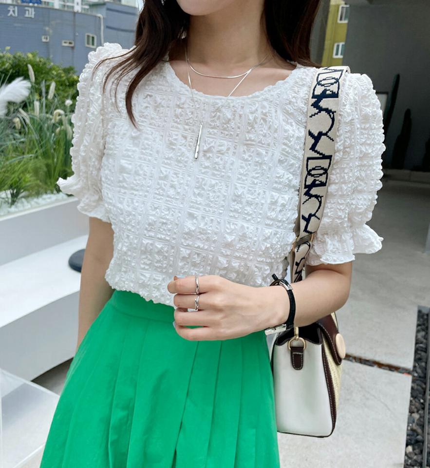 チェックリンクルパフブラウス・全3色・t67257 レディース 【bl】トップス ブラウス 半袖 リンクル エンボス チェック柄 ガーリー かわいい 可愛い ラウンドネック パフスリーブ パフ袖 パステル 水色 春 夏 韓国ファッション