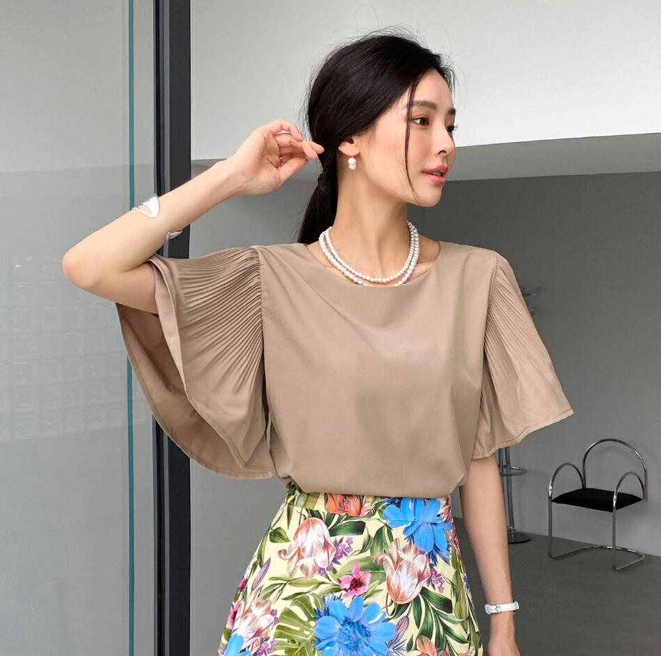 【10%OFF】プリーツスリーブブラウス・全3色・b72261 レディース 【bl】ブラウス トップス 半袖 二の腕カバー 体型カバー 単色 プリーツ フリル 高級感 上品 ルーズ 春 夏 フェミニン かわいい 可愛い 大人 きれいめ 韓国ファッション ハイホリHIHOLLI セール SALE