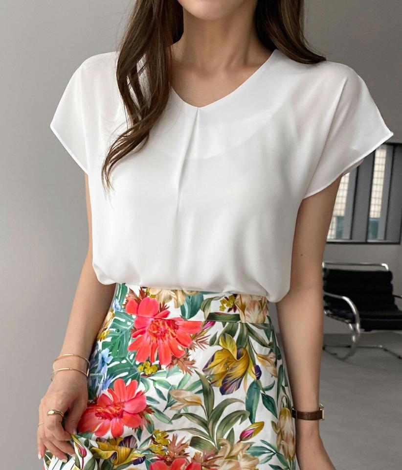 タックフレンチスリーブブラウス・全3色・t72260 レディース 【bl】ブラウス トップス 半袖 単色 無地 シンプル ベーシック オフィスカジュアル Vネック 鎖骨 デコルテ タック 春 夏 フェミニン きれいめ 大人 青 韓国ファッション ハイホリHIHOLLI