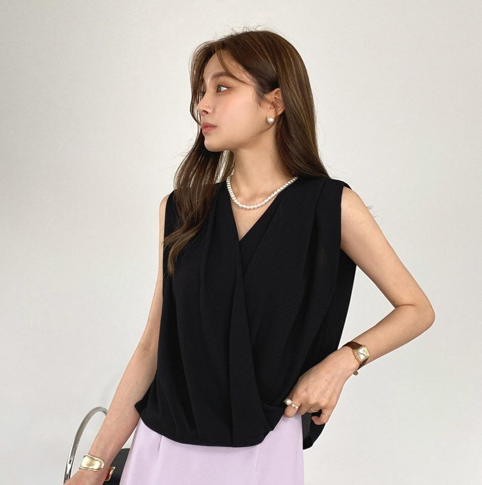 【10%OFF】タックラップノースリーブ・全4色・b72258 レディース 【tops】トップス ノースリーブ スリーブレス 単色 無地 シンプル ベーシック オフィスカジュアル Vネック 鎖骨 デコルテ タック 春 夏 大人っぽ フェミニン 韓国ファッション ハイホリHIHOLLI セール SALE