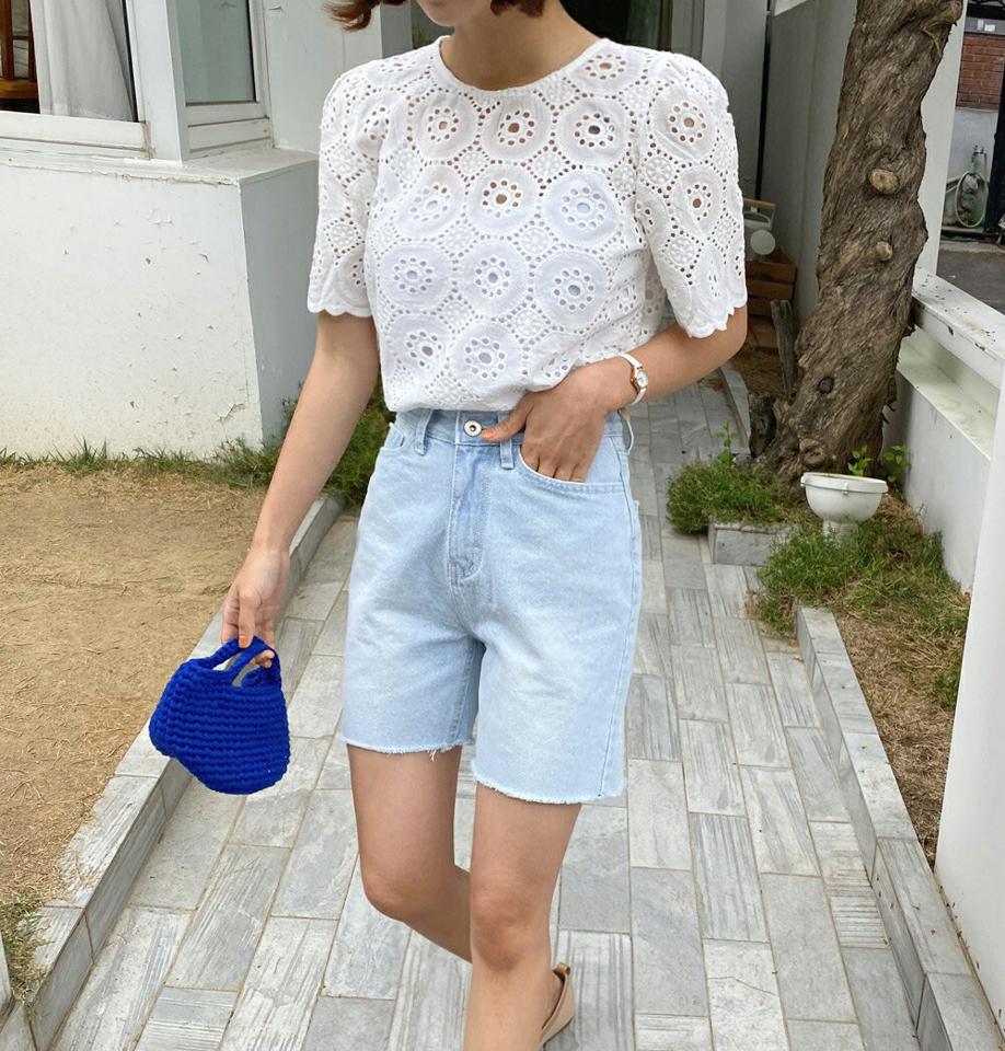 【マラソン特価】サークルアイレットレースバックリボンブラウス・全3色・b01197 レディース 【bl】トップス ブラウス 半袖 総レース レース アイレット 模様 透け感 シアー シースルー 大人 フェミニン 白ブラウス ラウンドネック パフスリーブ 夏 韓国ファッション