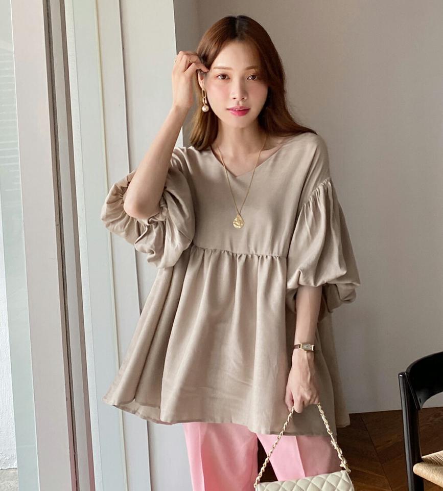 バルーンスリーブペプラムブラウス・全2色・b72539 レディース 【bl】ブラウス トップス 単色 無地 シンプル 二の腕カバー お腹カバー 体型カバー ペプラム Vネック ロング丈 フレア インしないブラウス 春 夏 フェミニン ベージュ 韓国ファッション ハイホリHIHOLLI