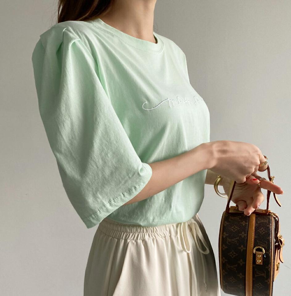 刺繍レタリングパフTシャツ・全4色・t72559 レディース 【tops】トップス 半袖 Tシャツ ロゴ ロゴT ゆったり 楽ちん ラフ レタリング パフスリーブ パフ袖 ホワイト 白 パステル タック 春 夏 カジュアル 綿 韓国ファッション ハイホリHIHOLLI