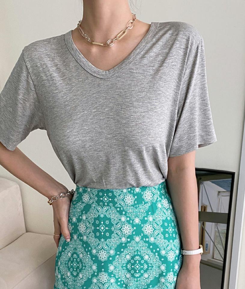 VネックロングTシャツ・全6色・t00745 レディース 【tops】トップス Tシャツ 半袖 無地 単色 シンプル ベーシック Vネック 鎖骨 デコルテ ゆったり ラフ 楽ちん オーバー ロング丈 春 夏 グレー 灰色 カジュアル 韓国ファッション ハイホリHIHOLLI