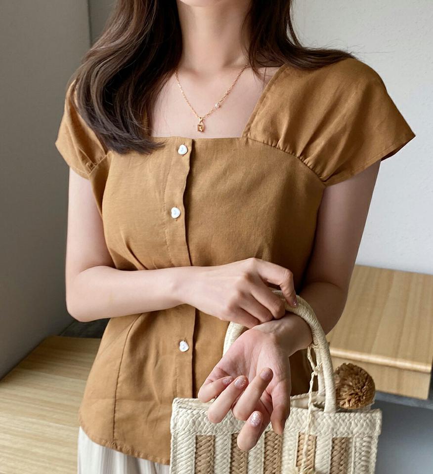 リネン混ハートボタンギャザーブラウス・全3色・e67303 レディース 【bl】トップス ブラウス ショートスリーブ フレンチスリーブ リネン ハート ギャザー スクエアネック デコルテ 鎖骨 緑 かわいい 可愛い ガーリー 夏 韓国ファッション