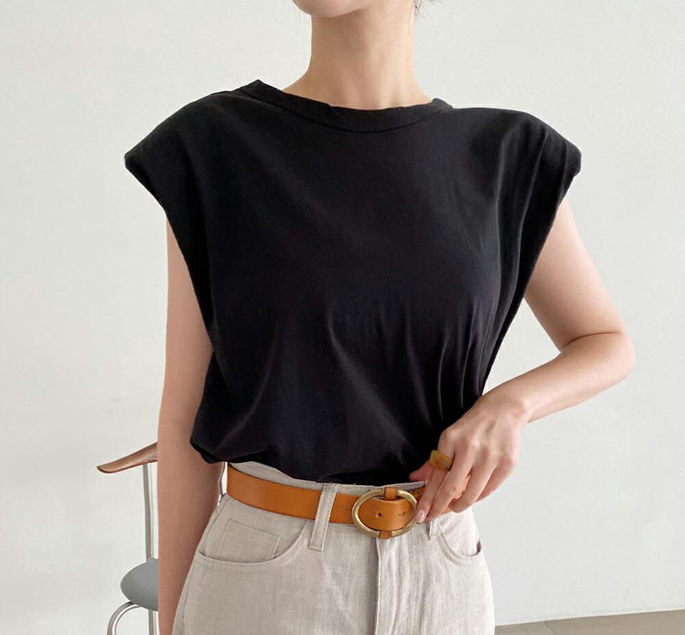 ショルダーパッドラウンドTシャツ・全4色・t67305 レディース 【tops】トップス Tシャツ ラウンドネック 無地T 単色 無地 シンプル ベーシック 肩パッド カジュアル タック 二の腕カバー 大人 ラフ 夏 韓国ファッション