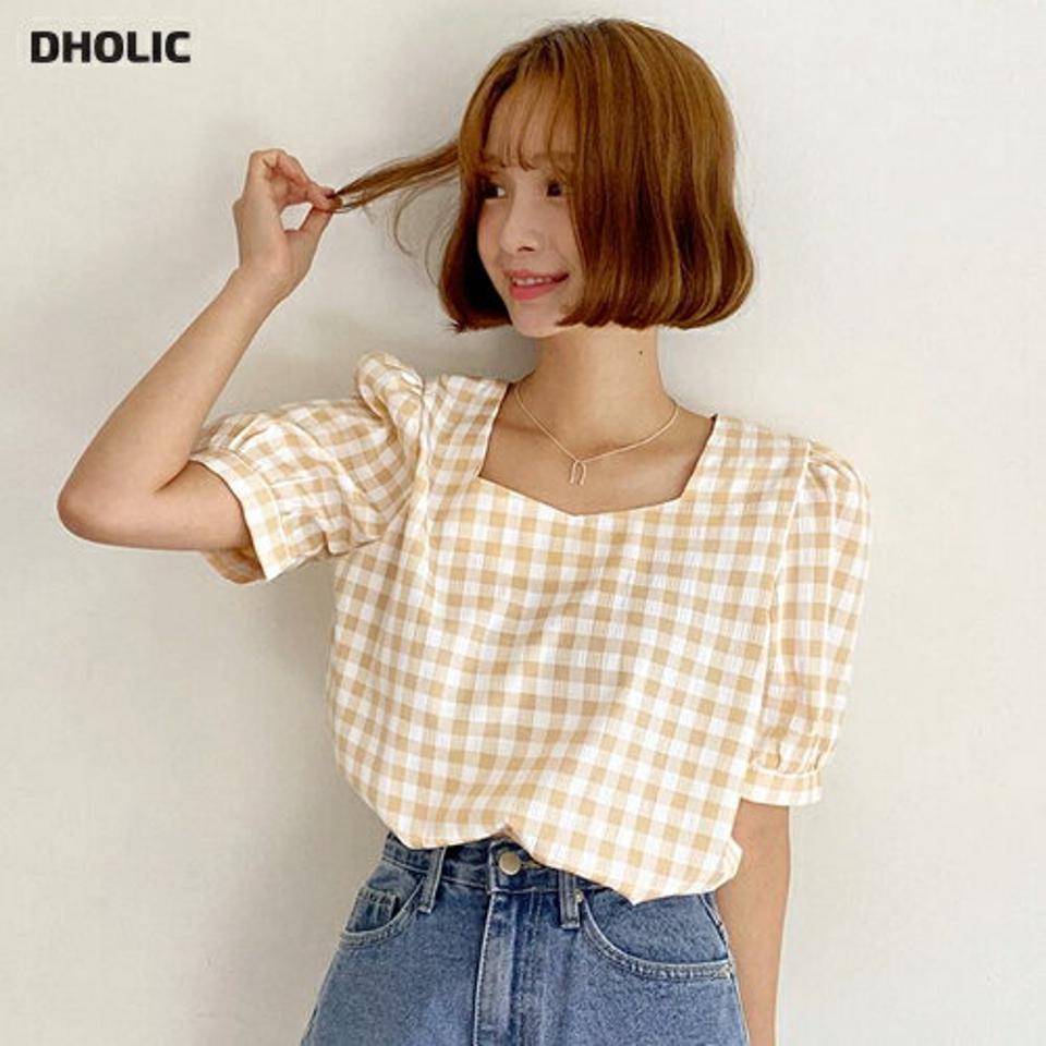 ギンガムチェックダイアモンドネックブラウス・全4色・e67304 レディース 【bl】トップス ブラウス 半袖 ハーフスリーブ チェック柄 ギンガムチェック ガーリー 鎖骨 デコルテ リンクル パフスリーブ 二の腕カバー 春 夏 韓国ファッション
