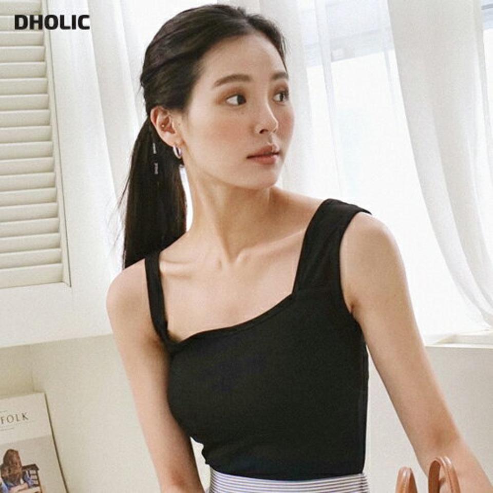 アンバランスクロップドノースリーブ・全5色・t00373 レディース 【tops】トップス ノースリーブ スリーブレス アンバランス クロップド丈 単色 無地 ユニーク スクエアネック 鎖骨 デコルテ 春 夏 カジュアル 黒 韓国ファッション ハイホリHIHOLLI