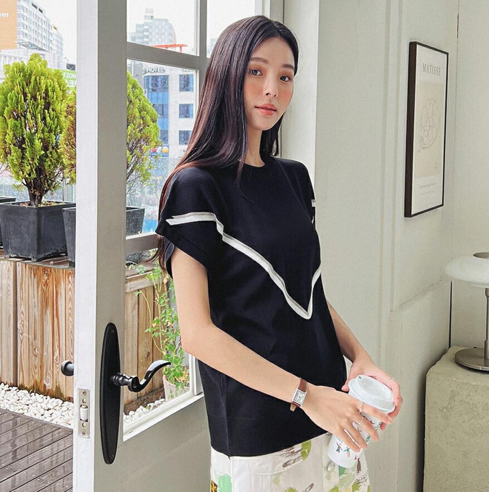 ビーズVラインニット・全2色・b00374 レディース 【tops】トップス 半袖 ニット 配色 ライン 模様 高級感 フレンチスリーブ 二の腕カバー ゆったり 楽ちん ビーズライン 春 夏 フェミニン カジュアル 黒 ブラック サマーニット 韓国ファッション ハイホリHIHOLLI