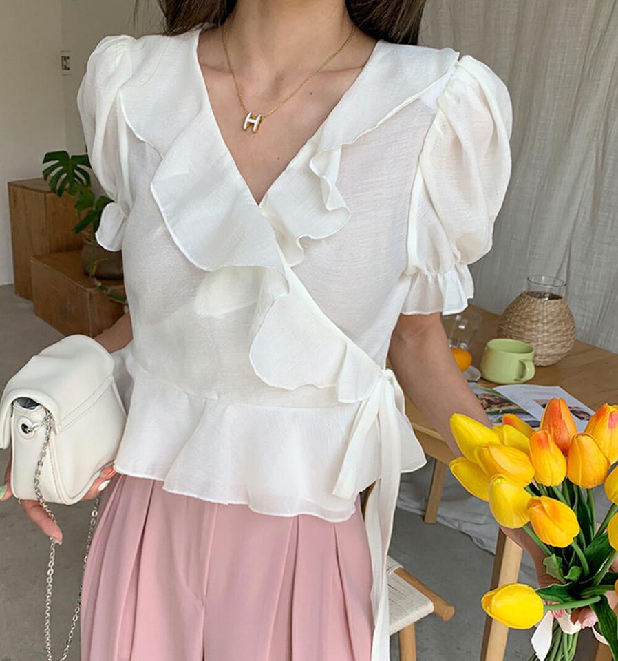 【10%OFF】フリルラップブラウス・全4色・b66846 レディース 【bl】トップス ブラウス 半袖 ハーフスリーブ フリル ラッフル 上品 きれいめ レディ パフスリーブ 大人 シアー 透け感 リンクル クロップド丈 春 夏 韓国ファッション blsセール
