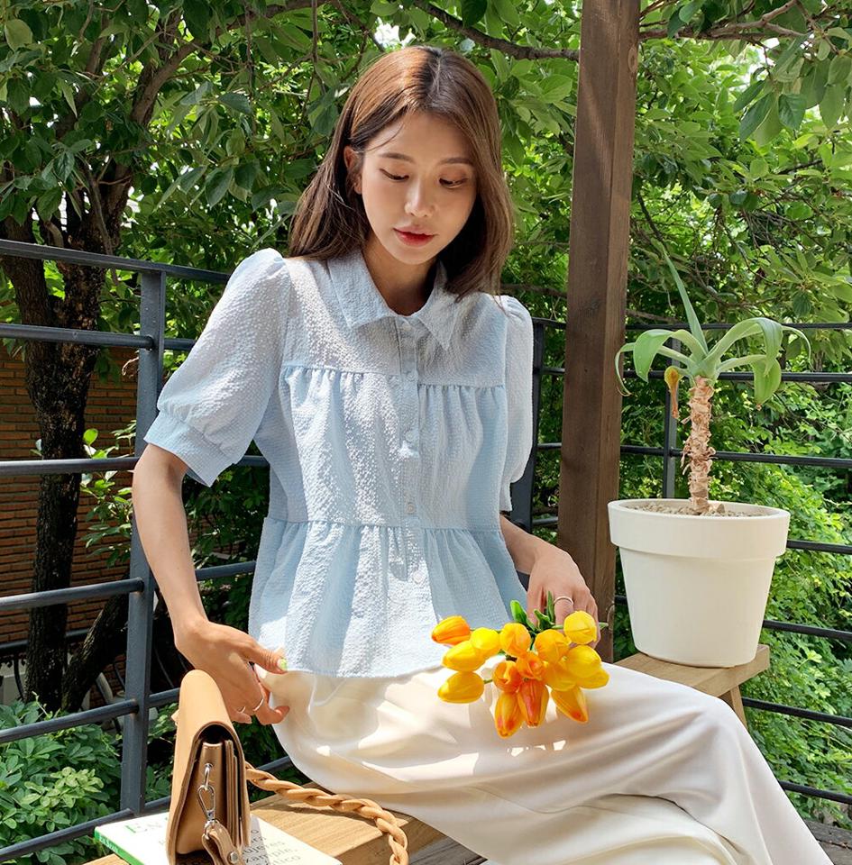 ティアードリンクルカラーブラウス・全3色・t66875 レディース 【bl】トップス ブラウス 襟 ボタン ティアード 体型カバー 単色 フェミニン かわいい 可愛い リンクル 半袖 ハーフスリーブ パフスリーブ 二の腕カバー 春 夏 韓国ファッション