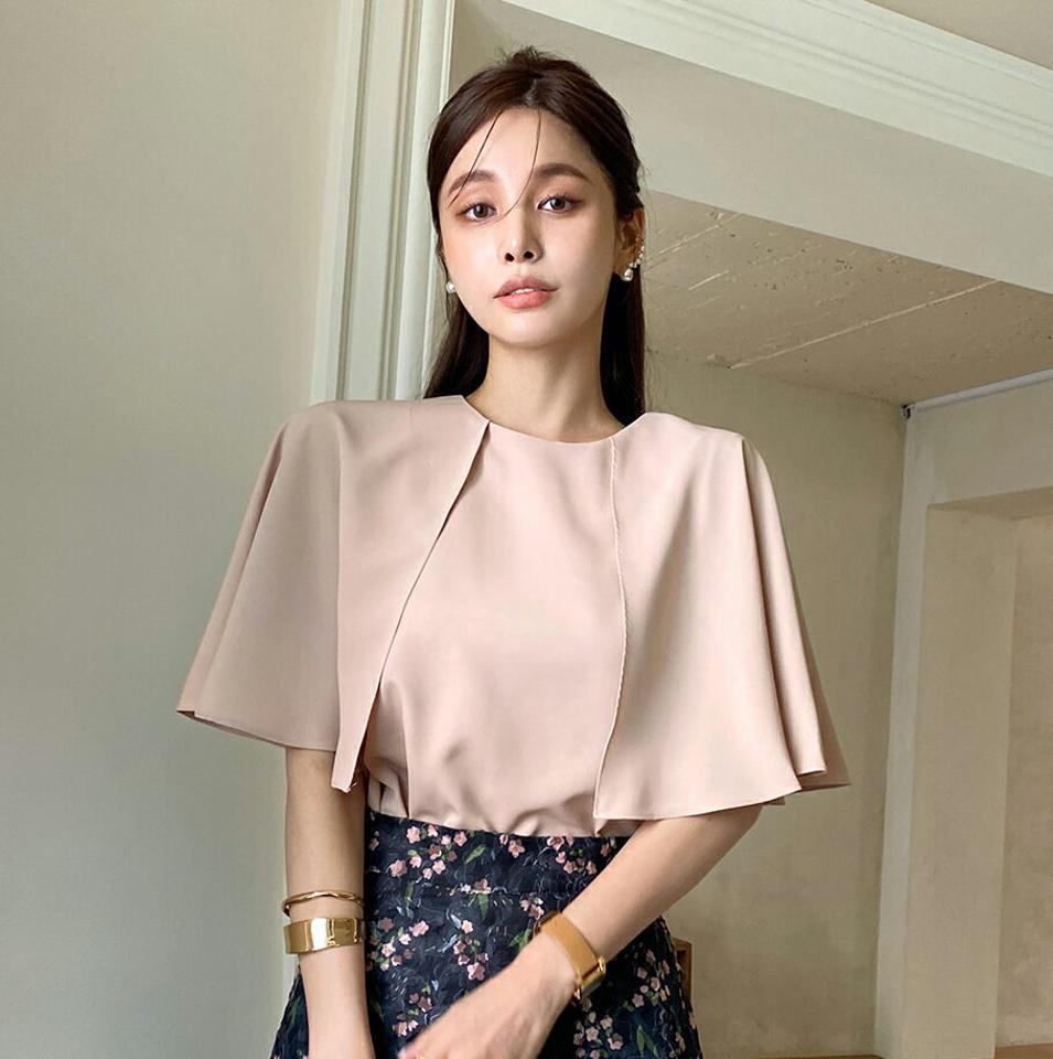 【10%OFF】ケープブラウス・全3色・b72301 レディース 【bl】ブラウス トップス 半袖 二の腕カバー 単色 無地 ゆったり 体型カバー ケープ オフィスカジュアル 上品 大人 きれいめ 春 夏 フェミニン パステル 白 ホワイト 韓国ファッション ハイホリHIHOLLI セール SALE