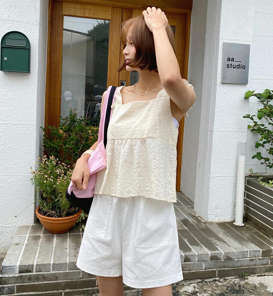 リーフ刺繍ショルダーフリルペプラムブラウス・全2色・b01249 レディース 【bl】トップス ブラウス スリーブレス ノースリーブ ペプラム お腹カバー フリル ガーリー 刺繍 かわいい 可愛い タンクトップ 前後着用自由 夏 韓国ファッション