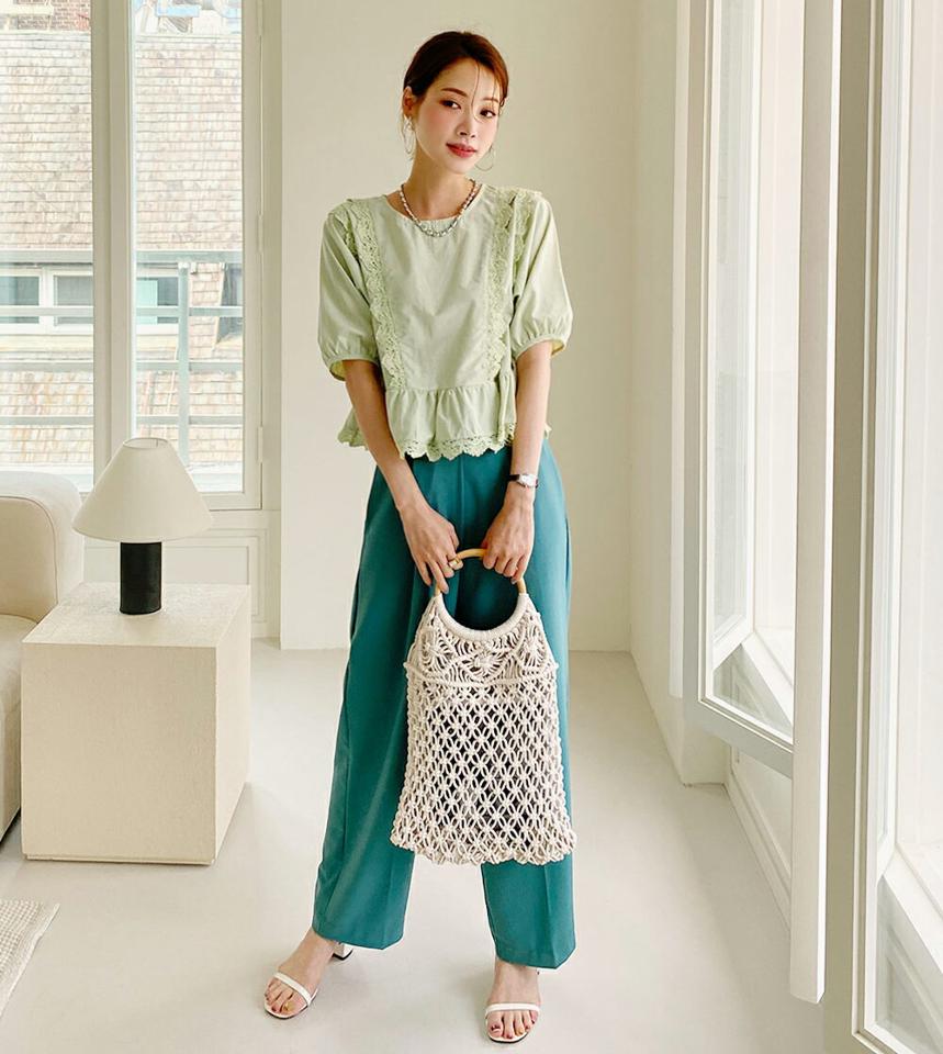 レースペプラムパフブラウス・全2色・b72586 レディース 【bl】ブラウス トップス 半袖 レース 模様 異素材 二の腕カバー パフ袖 パフスリーブ パステル 春 夏 フェミニン 上品 きれいめ 黄緑 ミント かわいい 韓国ファッション ハイホリHIHOLLI