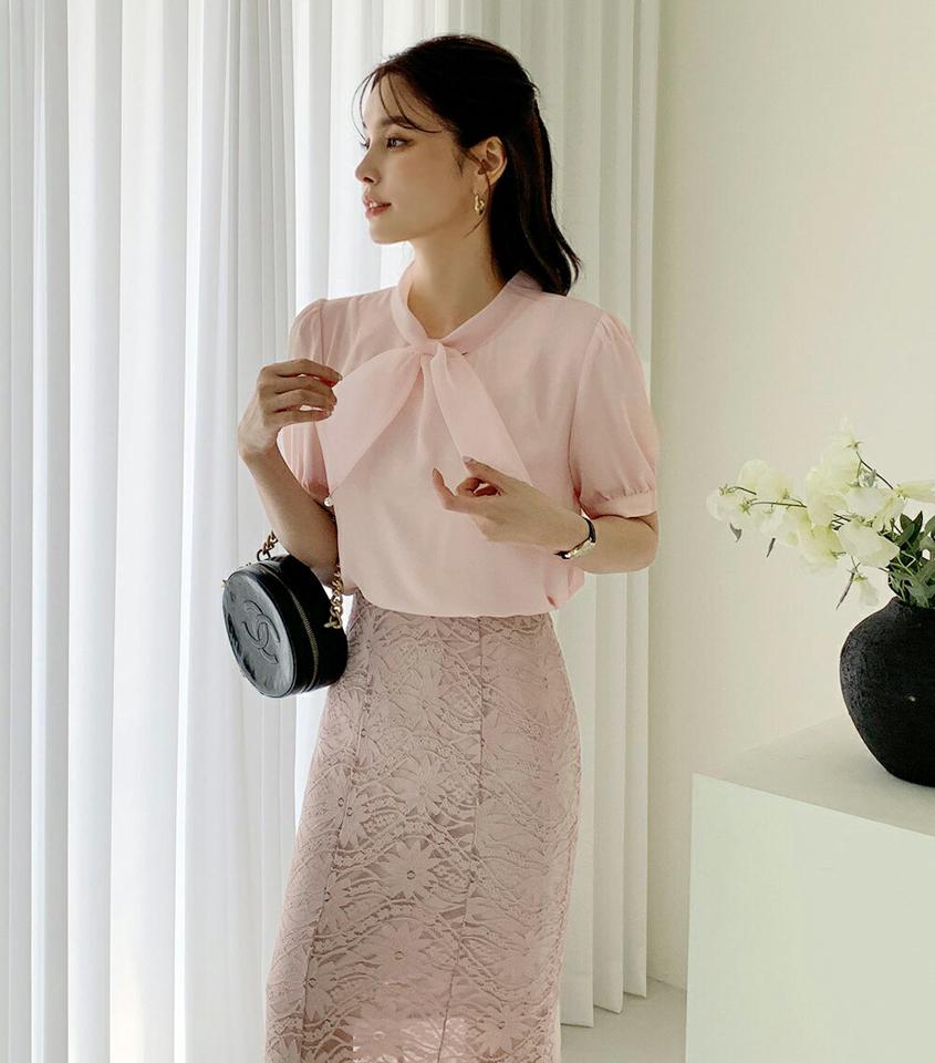 フェイクパールリボンブラウス・全4色・b72579 レディース 【bl】ブラウス トップス 半袖 フェイクパール 単色 無地 りぼん パフスリーブ パフ袖 シフォン 春 夏 フェミニン オフィスカジュアル 上品 大人 白 ホワイト 韓国ファッション ハイホリHIHOLLI