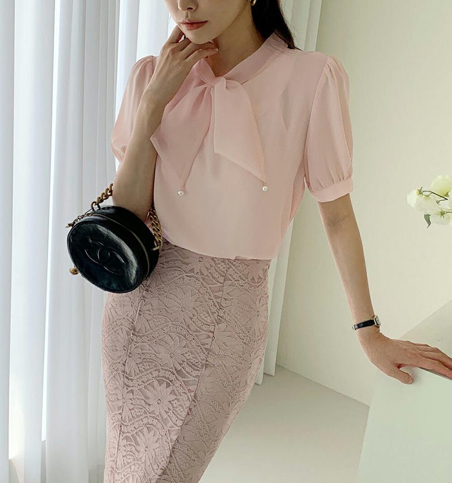 フェイクパールリボンブラウス・全4色・b72579 レディース 【bl】ブラウス トップス 半袖 フェイクパール 単色 無地 りぼん パフスリーブ パフ袖 シフォン 春 夏 フェミニン オフィスカジュアル 上品 大人 白 ホワイト 韓国ファッション ハイホリHIHOLLI