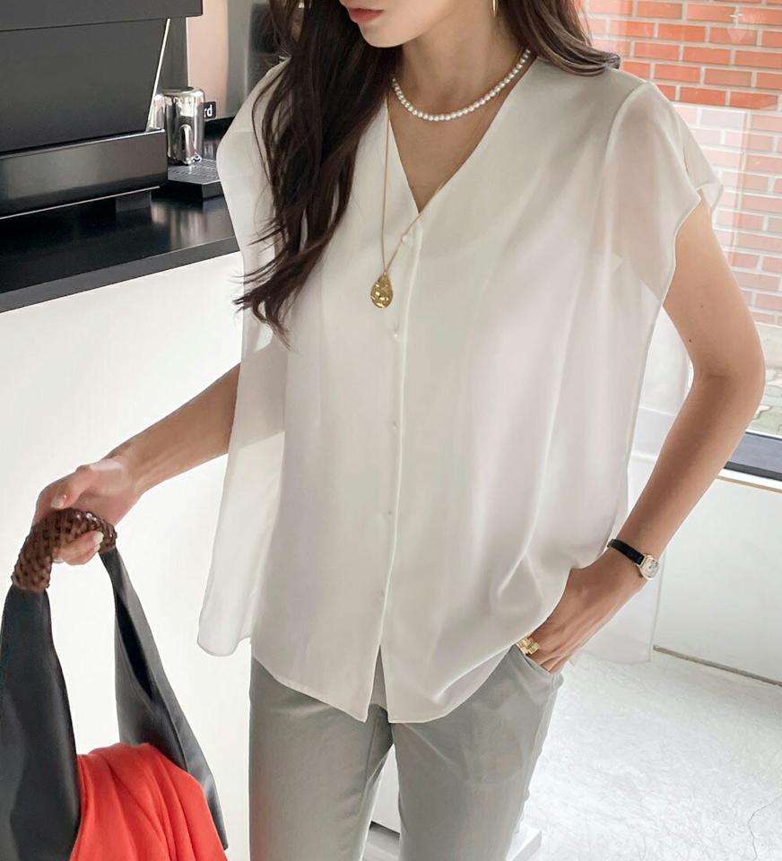 シアーフリルスリットブラウス・全3色・t72577 レディース 【bl】ブラウス トップス ノースリーブ スリーブレス 半袖 単色 無地 シンプル Vネック 夏 上品 オフィスカジュアル 体型カバー 大人 お腹カバー 韓国ファッション ハイホリHIHOLLI