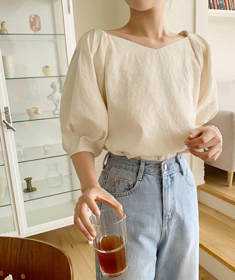 タックパフスリーブブラウス・全3色・b00899 レディース 【bl】トップス ブラウス 半袖 ハーフスリーブ 肘丈 パフスリーブ 二の腕カバー タック 単色 無地 シンプル デコルテ 鎖骨 きれいめ ナチュラル 夏 韓国ファッション