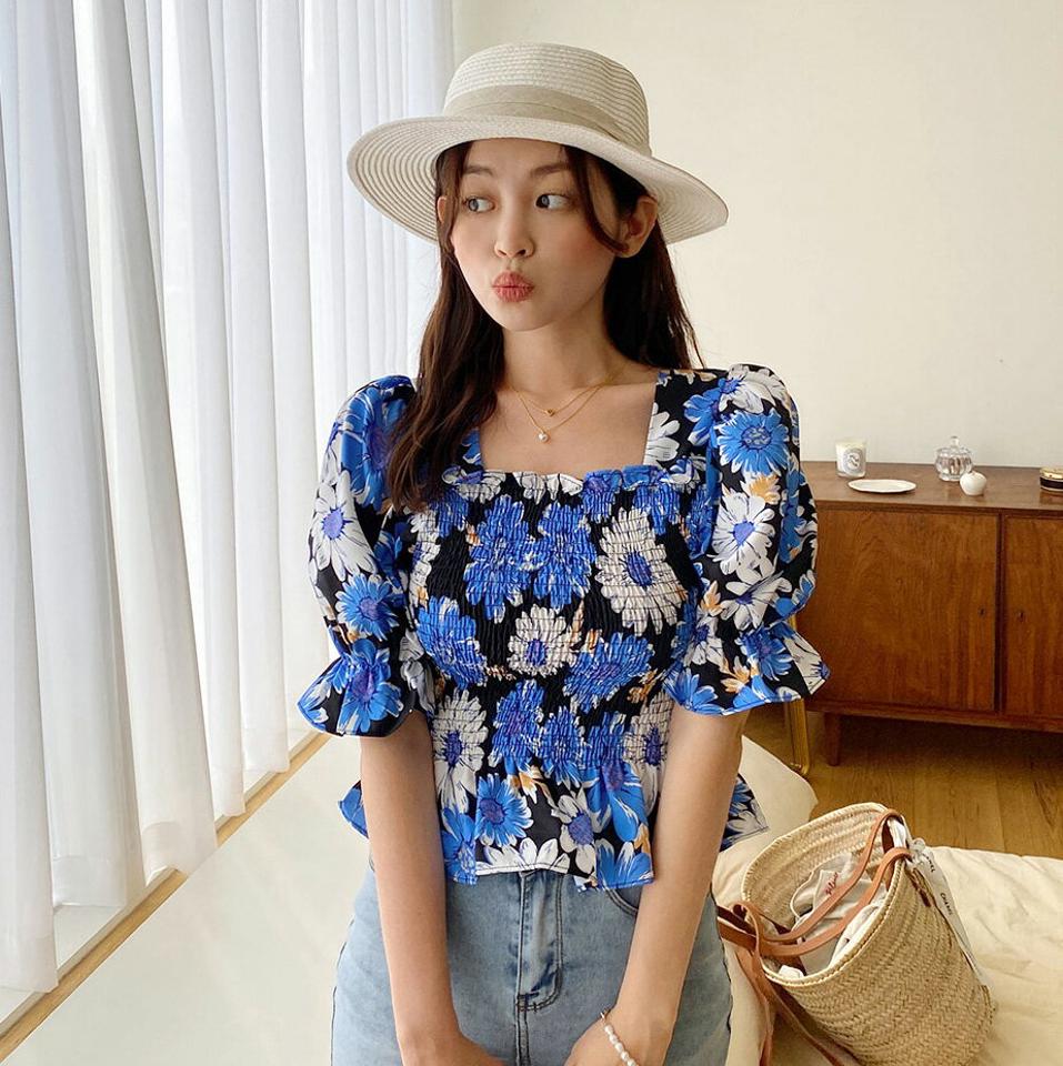 花柄パフシャーリングブラウス・全3色・b00885 レディース 【bl】トップス ブラウス 半袖 ハーフスリーブ パフスリーブ シャーリング 花柄 モダン レトロ フレア フェミニン フリル クロップド丈 スクエアネック 緑 夏 韓国ファッション