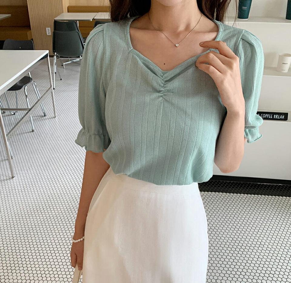 ギャザーハートネックリブTシャツ・全4色・t00881 レディース 【tops】トップス Tシャツ 半袖 ハーフスリーブ ギャザー 二の腕カバー ハートネック デコルテ 鎖骨 大人 かわいい 単色 無地 パフスリーブ シンプル 夏 韓国ファッション