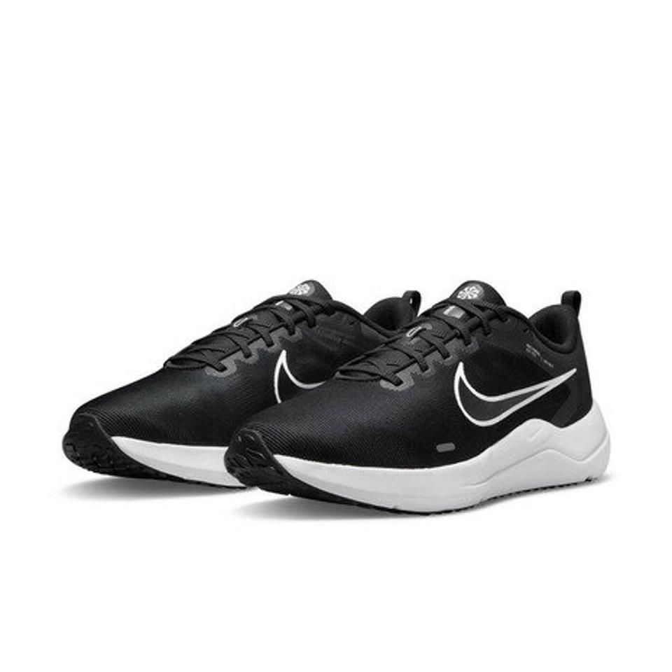 ナイキ（NIKE）（メンズ）ランニングシューズ ダウンシフター 12 4E ブラック ホワイト DM0919-001 スニーカー ジョギング ワイド 幅広 軽量 通気性